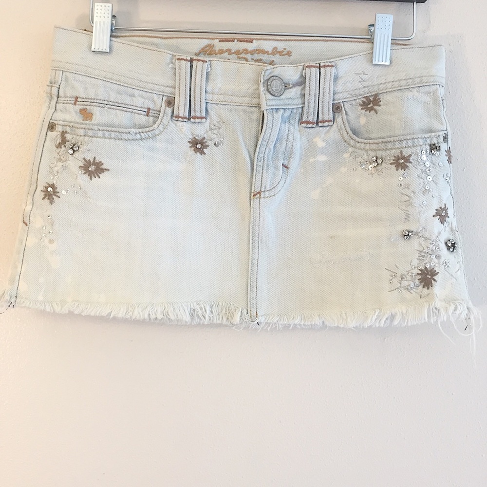 ABERCROMBIE & FITCH | Light Distressed Denim Skirt
